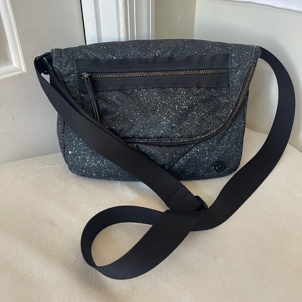 Lululemon Festival Black Speckled Crossbody Bag GUC